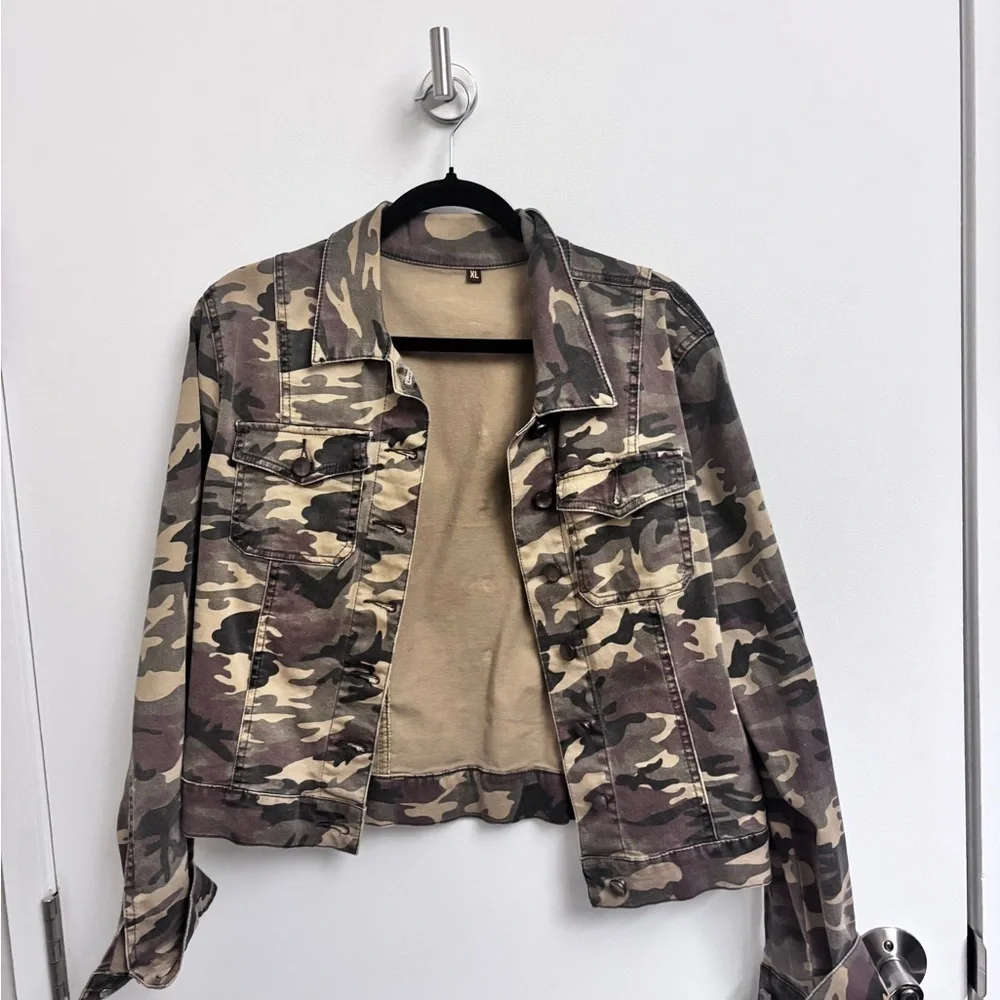 Kut from the Kloth Olive Utility Jacket with Versatile Design